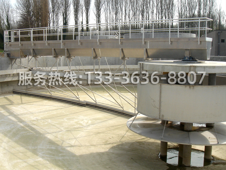中心傳動刮(吸)泥機(jī)(圖10) 中心傳動刮(吸)泥機(jī)(圖10)