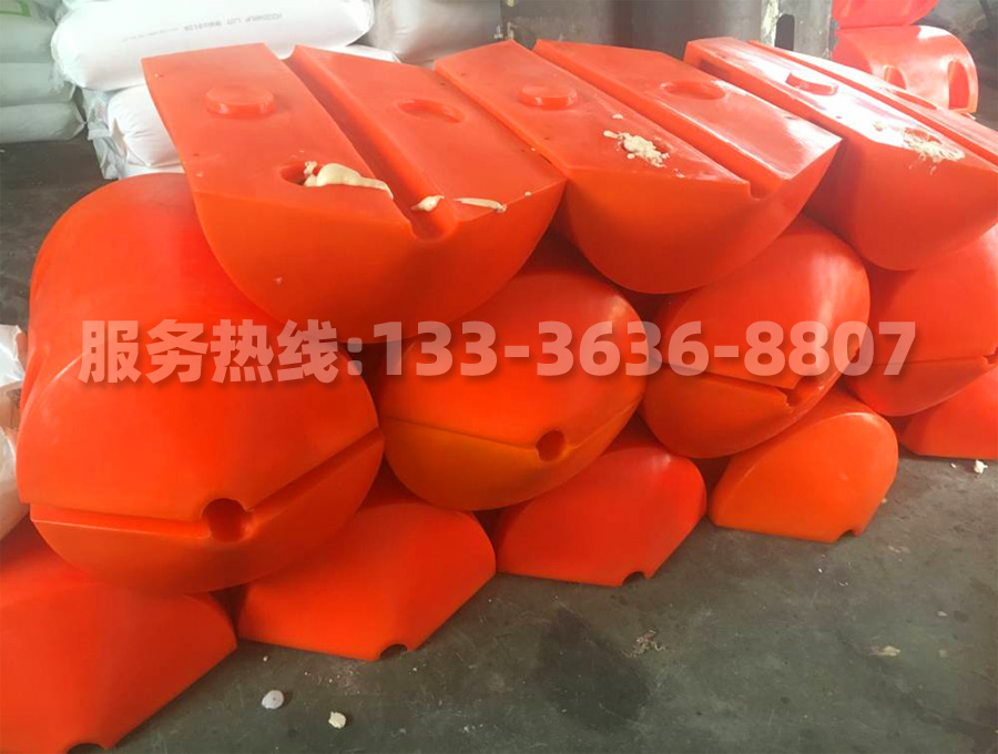 海(hǎi)上(shàng)塑料浮筒,