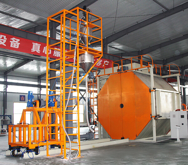 水(shuǐ)箱滾塑機(jī)