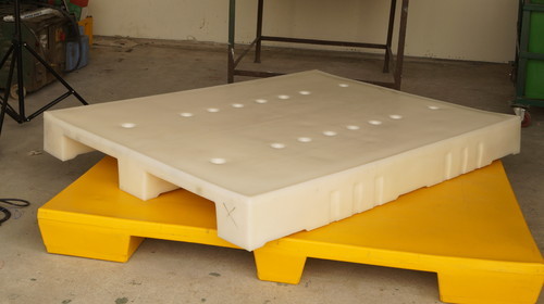 OEM代加工(gōng)方形滾塑塑料托盤(圖2) White Plaast Rectangular Roto Molded Plastic Pallets, Dimension/Size: 2x2.5 Feet To 5x5 Feet Pallets